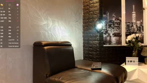 M O R E N O online show from November 2025 12:42:02 AM