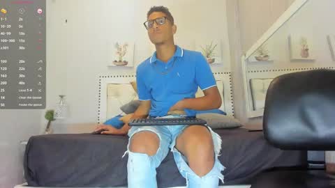 M O R E N O online show from November 2025 08:36:02 PM