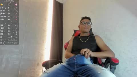 M O R E N O online show from November 2025 09:15:02 PM