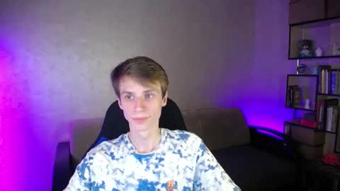 Snapshot of yes_cute_boy_ chatting on October 2025 08:33:01 PM Eden online show from October 2025 08:33:01 PM