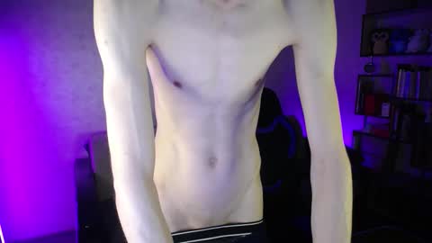 Snapshot of yes_cute_boy_ chatting on November 2025 08:32:01 PM Eden online show from November 2025 08:32:01 PM