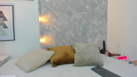 Yesica online show from January 2025 11:18:01 PM