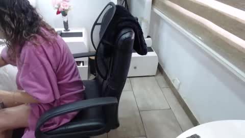 Snapshot of yessilatin chatting on November 2025 06:53:01 PM jessy online show from November 2025 06:53:01 PM