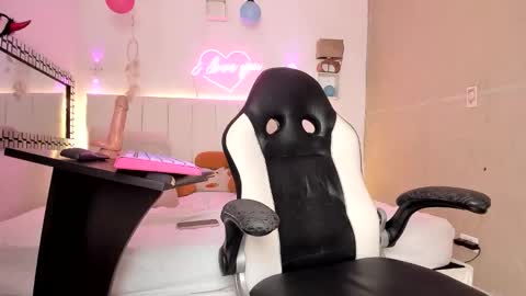 Snapshot of yised_vegas chatting on November 2025 02:49:02 PM yised online show from November 2025 02:49:02 PM