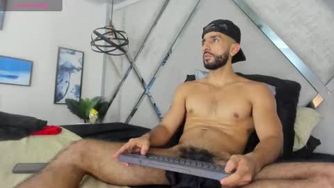 Yiyo online show from December 2024 07:40:02 AM