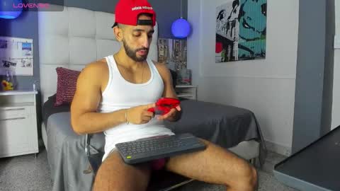 Yiyo online show from October 2025 09:37:02 PM