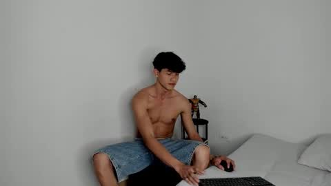 Snapshot of yizus_bonz chatting on October 2025 12:07:02 AM yizus_bonz online show from October 2025 12:07:02 AM