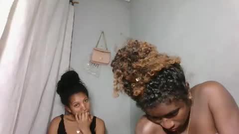 yolandrina05 online show from October 2025 09:44:02 PM