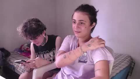 Little Mike Independent model online show from October 2025 05:00:01 PM