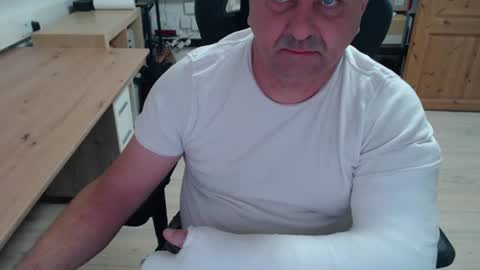 Snapshot of yoschi1976 chatting on October 2025 08:31:02 AM yoschi1976 online show from October 2025 08:31:02 AM