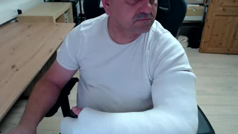 Snapshot of yoschi1976 chatting on October 2025 05:03:01 PM yoschi1976 online show from October 2025 05:03:01 PM