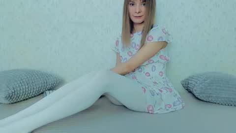 Lily online show from March 2025 04:49:01 AM