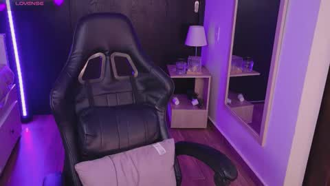 Snapshot of your_dream1217 chatting on November 2025 01:39:01 AM Valery online show from November 2025 01:39:01 AM