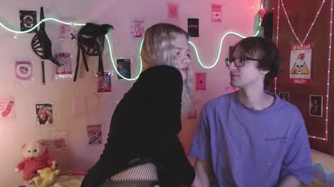 Snapshot of your_horny_friends chatting on October 2025 03:53:01 PM Your Horny Friends online show from October 2025 03:53:01 PM