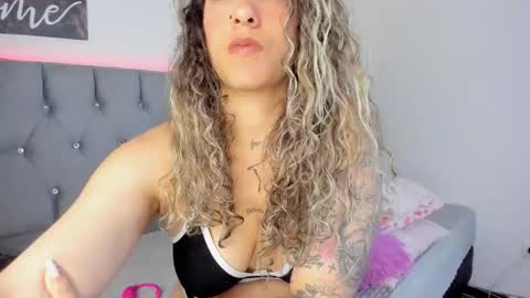 Snapshot of your_traviesa chatting on October 2025 06:39:01 PM Melina online show from October 2025 06:39:01 PM