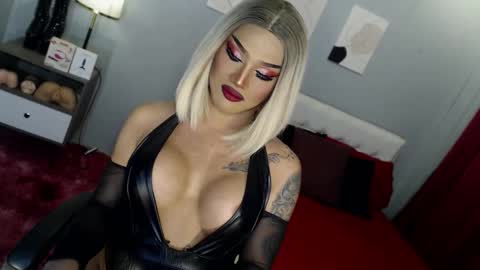 TRICXIEBELLE online show from November 2025 11:49:02 PM