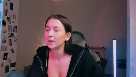 Snapshot of yourcandymint chatting on November 2025 10:03:01 AM Alia online show from November 2025 10:03:01 AM