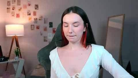 Chloe online show from October 2025 05:19:02 AM