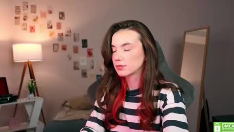 Chloe online show from October 2025 04:48:01 AM