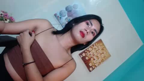 Snapshot of yourhottie_winxxx chatting on January 2025 12:57:02 AM Mauie online show from January 2025 12:57:02 AM