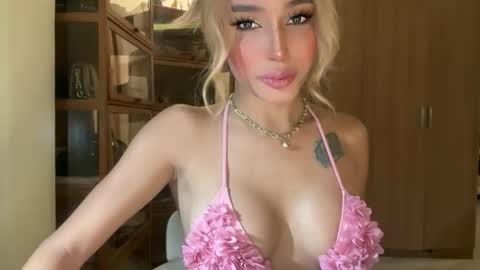 Snapshot of yourlovingpearlita1000 chatting on October 2025 03:38:01 AM Pearl online show from October 2025 03:38:01 AM