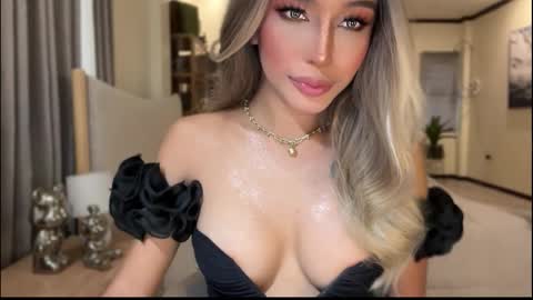 Snapshot of yourlovingpearlita1000 chatting on November 2025 06:57:01 AM Pearl online show from November 2025 06:57:01 AM