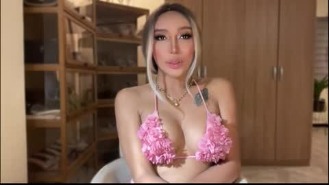 Snapshot of yourlovingpearlita1000 chatting on November 2025 09:19:02 AM Pearl online show from November 2025 09:19:02 AM