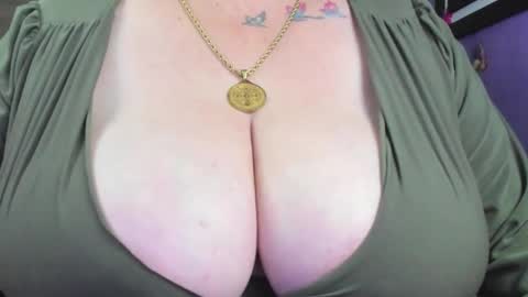 Milla 3 online show from October 2025 09:57:02 PM