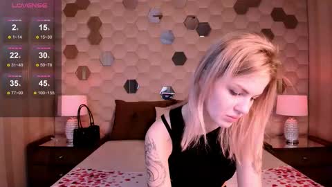 Naomi online show from September 2025 07:37:02 PM