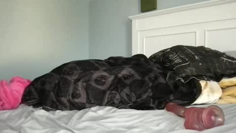 yournewbigmama online show from October 2025 10:00:02 PM