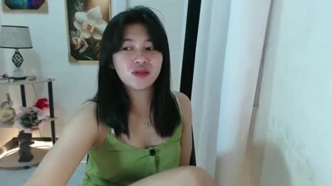 Snapshot of yourprettytrish chatting on February 2025 09:42:02 PM Trish online show from February 2025 09:42:02 PM