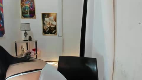 Snapshot of yourprettytrish chatting on March 2025 06:41:02 PM Trish online show from March 2025 06:41:02 PM