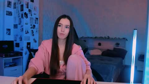 Eva online show from October 2025 07:36:01 PM