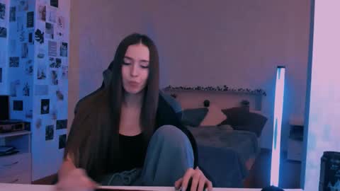 Eva online show from October 2025 07:42:02 PM