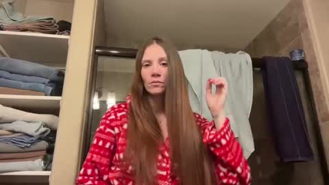 yourstrulylivy online show from December 2024 05:34:01 PM