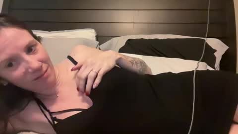 yourstrulylivy online show from December 2024 04:21:01 PM