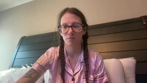 yourstrulylivy online show from February 2025 02:02:01 PM