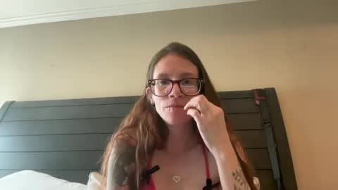 yourstrulylivy online show from February 2025 04:40:02 PM