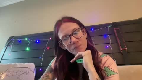 yourstrulylivy online show from March 2025 03:07:01 PM