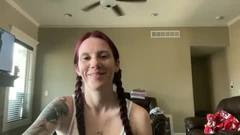 yourstrulylivy online show from March 2025 06:33:01 PM