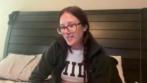 yourstrulylivy online show from September 2025 04:20:02 PM