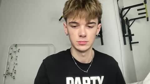 Snapshot of yoursweetyguy chatting on December 2025 03:16:02 PM yoursweetyguy online show from December 2025 03:16:02 PM