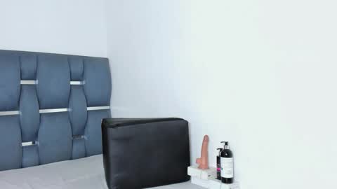 Snapshot of yourwife_anna chatting on October 2025 10:27:02 AM yourwife_anna online show from October 2025 10:27:02 AM