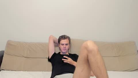 Yue Lang and Samm online show from October 2025 06:39:01 PM