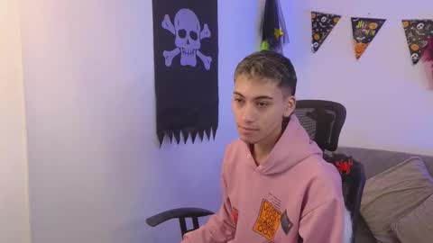 Snapshot of yulian_vasquez chatting on October 2025 12:17:01 PM yulian_vasquez online show from October 2025 12:17:01 PM