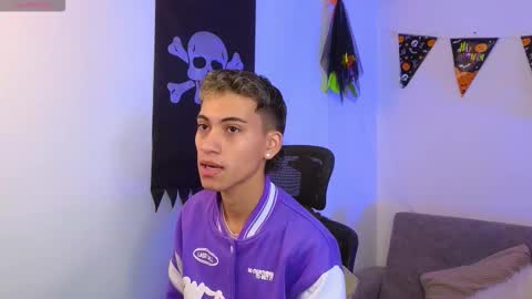 Snapshot of yulian_vasquez chatting on October 2025 12:17:02 PM yulian_vasquez online show from October 2025 12:17:02 PM