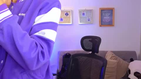 Snapshot of yulian_vasquez chatting on November 2025 12:17:01 PM yulian_vasquez online show from November 2025 12:17:01 PM