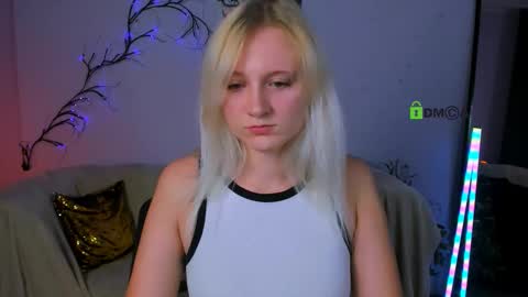 yume_sakura_ online show from September 2025 04:32:02 PM