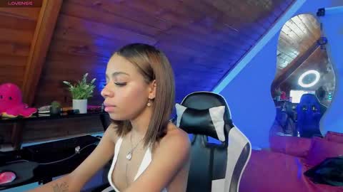 Snapshot of yumi_hanna chatting on December 2025 02:49:01 AM yumi_hanna online show from December 2025 02:49:01 AM