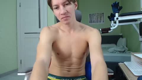 Snapshot of yummyalexxx chatting on January 2025 08:55:01 PM Alex online show from January 2025 08:55:01 PM